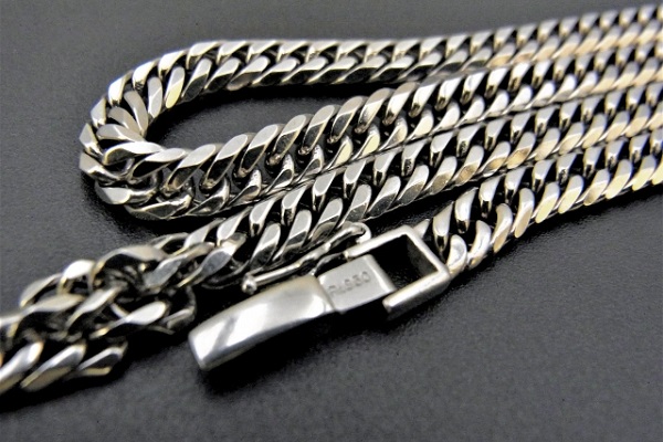 プラチナのネックレス