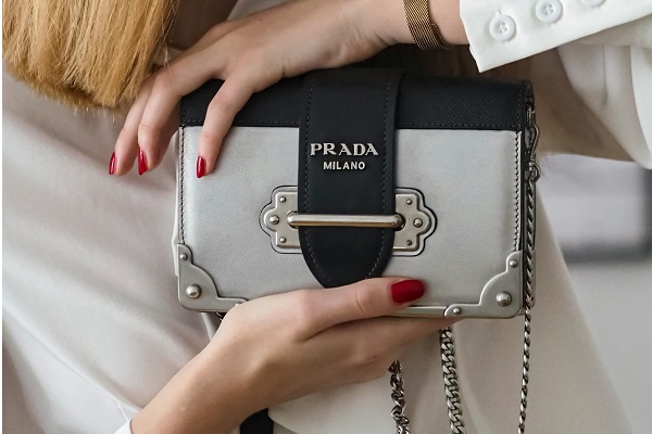 プラダのバッグ